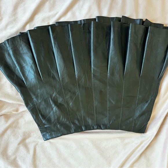 Alice + Olivia Black Faux Leather Skater Mini Skirt - Picture 2 of 5